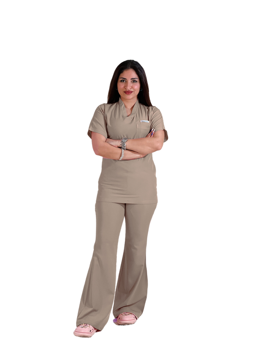 سكراب بيج بأكمام قصيرة من مجموعة 
Effortless Elegance Line